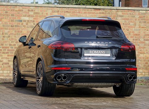 Porsche Cayenne Turbo S 23