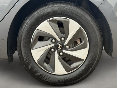 Hyundai IONIQ PREMIUM MHEV 14