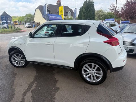 Nissan Juke 1.6 Acenta Premium Euro 5 (s/s) 5dr 4