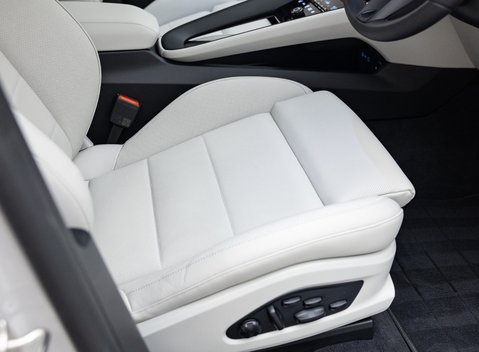 Porsche Macan Turbo Electric 14