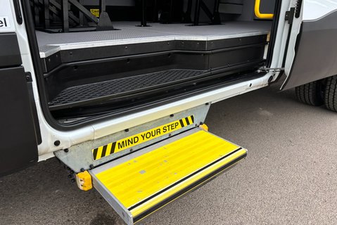 Iveco Daily 70C18V Welfare Unit - Tail Lift / Toilet / 7 Seats / Air Con 9