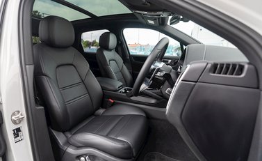 Porsche Cayenne V6 12