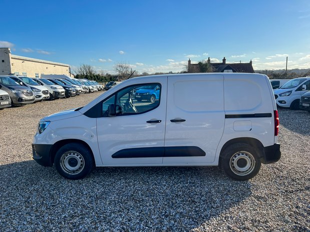 Vauxhall Combo SWB L1H1 Low Roof 2000 Dynamic Air Con EURO 6 NO VAT 1