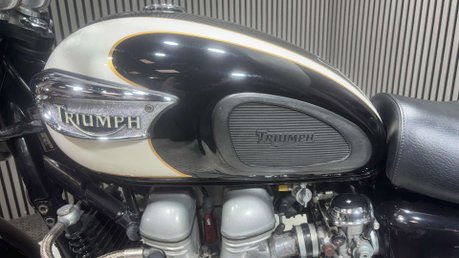 Triumph Bonneville 2004 ONLY 14K LONG MOT TOP BOX VERY CLEAN MODERN RETRO 790 14