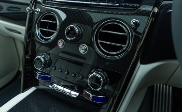 Rolls-Royce Cullinan BLACK BADGE 28