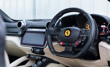 Ferrari GTC4 Lusso 11
