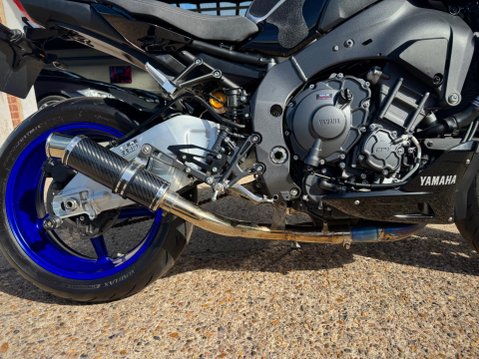 Yamaha MT-10 1000 SP Hyper-naked Euro 5 17