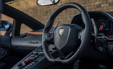 Lamborghini Aventador S LP740-4 Roadster 15