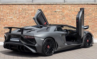 Lamborghini Aventador SV LP 750-4 Roadster 8