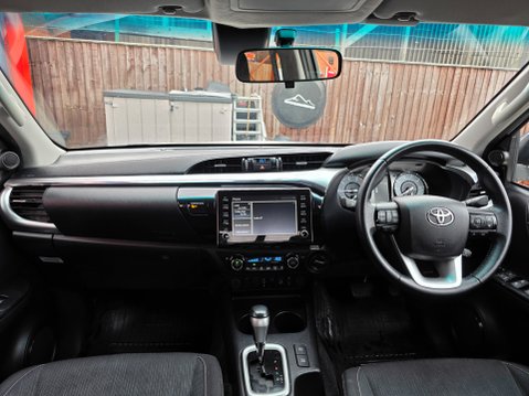Toyota Hilux INVINCIBLE 4WD D-4D DCB 11