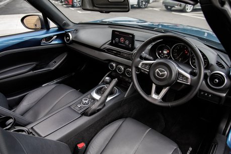 Mazda MX-5 SPORT