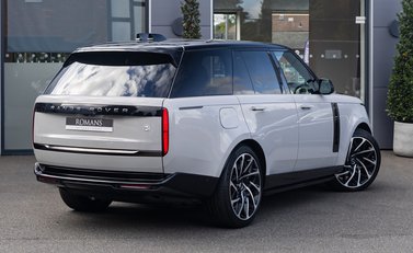 Land Rover Range Rover P510e SV 3
