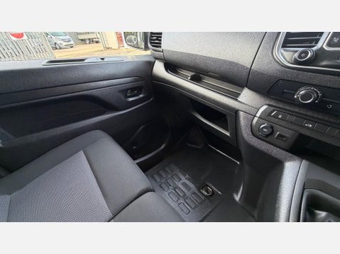 Vauxhall Vivaro L1H1 F2900 PRO S/S 32