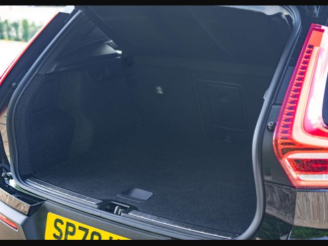 Volvo XC40 2.0 XC40 Inscription B4 MHEV AWD Auto 4WD 5dr 19