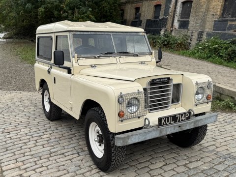 Land Rover 88 Series III SUV 42