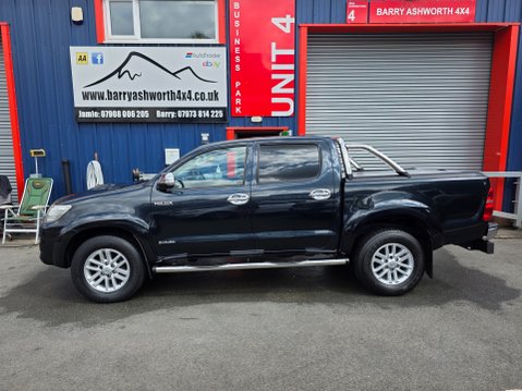 Toyota Hilux INVINCIBLE 4X4 D-4D DCB Auto 5
