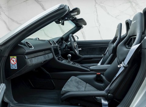 Porsche 718 Boxster Spyder 16