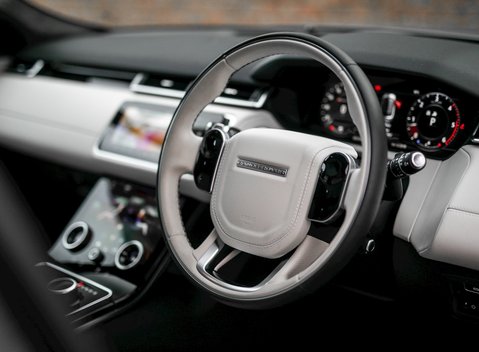 Land Rover Range Rover Velar R-Dynamic HSE Urban 11