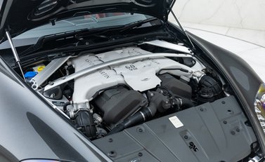 Aston Martin V12 Vantage ROADSTER 58