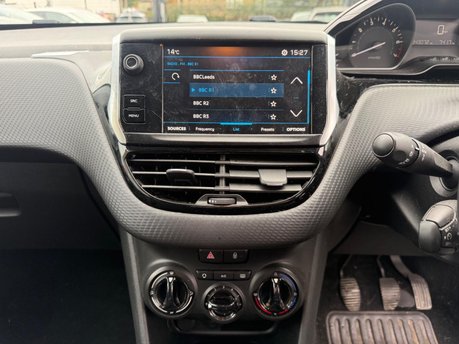 Peugeot 208 PURETECH BLACK EDITION 15