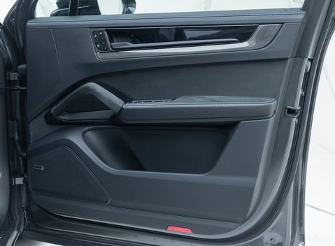 Porsche Cayenne TURBO E-HYBRID GT 23