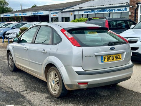 Ford Focus GHIA 16V 5