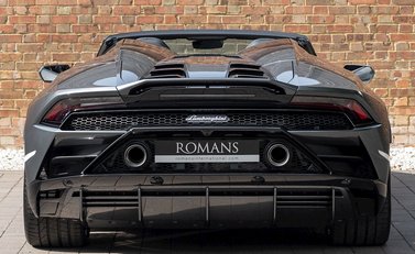 Lamborghini Huracan Spyder LP640-4 EVO 5
