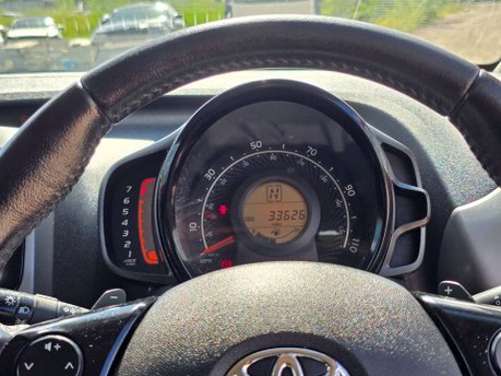 Toyota Aygo 1.0 VVT-i x-play Hatchback 5dr Petrol x-shift Euro 6 (Safety Sense) (71 ps) 40