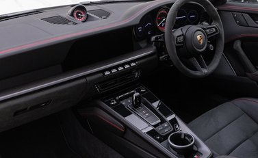 Porsche 911 CARRERA GTS (992) 14
