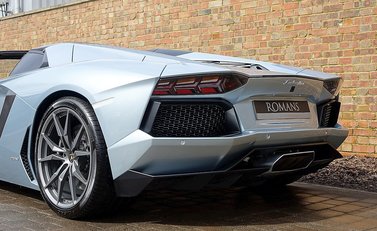 Lamborghini Aventador LP 700-4 Roadster 21