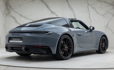 Porsche 911 Targa 4 GTS (992) 8