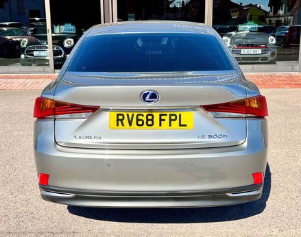 Lexus Is 2.5 IS 300h Advance CVT 4dr 6