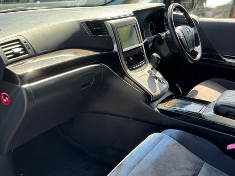Toyota Alphard Hybrid 14