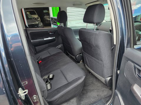 Toyota Hilux INVINCIBLE 4X4 D-4D DCB Auto 15