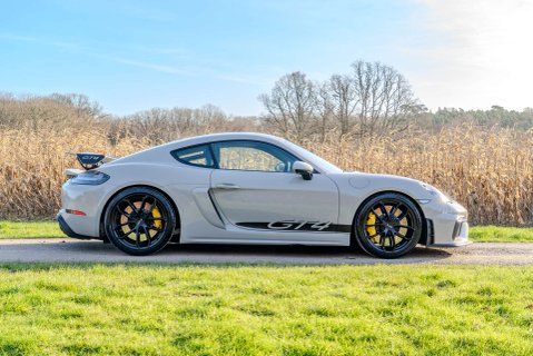 Porsche 718 Cayman GT4 PDK 4