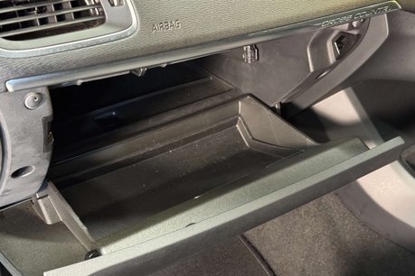 Volvo V40 1.6 T4 Lux Hatchback 5dr Petrol Powershift Euro 5 (s/s) (180 ps) 53