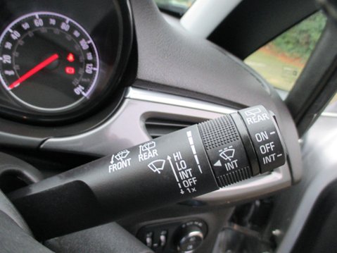 Vauxhall Corsa 1.4i ecoTEC SE Nav Euro 6 5dr 38