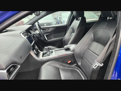 Jaguar XE R-DYNAMIC S 30