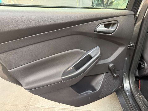 Ford Focus 1.6 Focus Zetec Auto 5dr 38