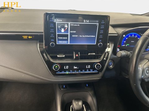 Toyota Corolla 2.0 VVT-h Icon Hatchback 5dr Petrol Hybrid CVT Euro 6 (s/s) (196 ps) 18