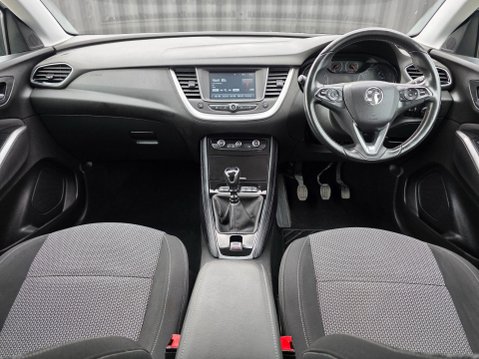 Vauxhall Grandland X 1.2 Turbo SE Euro 6 (s/s) 5dr 9