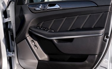 Mercedes-Benz GLS GLS 63 26