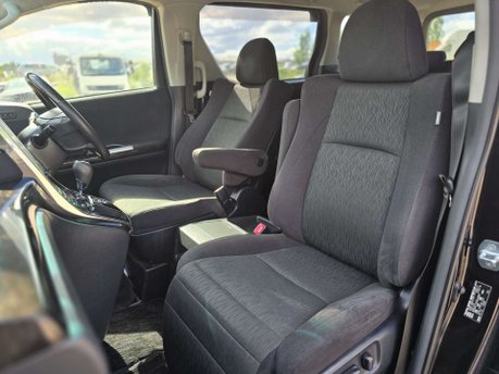 Toyota Alphard Auto+Petrol+7Seats 33