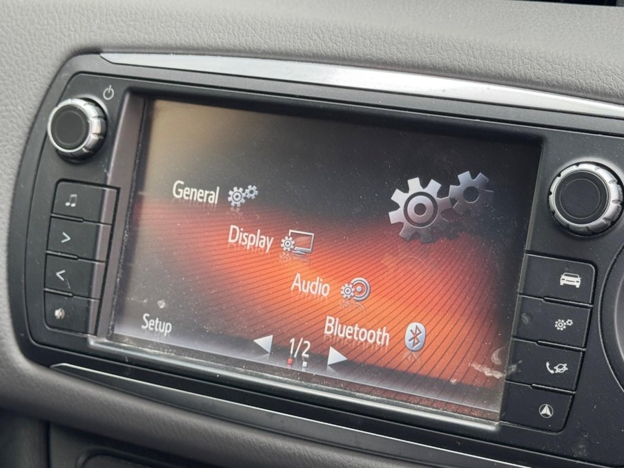 2016 Toyota Yaris — image 16
