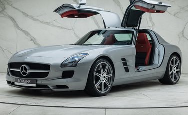 Mercedes-Benz SLS AMG 5