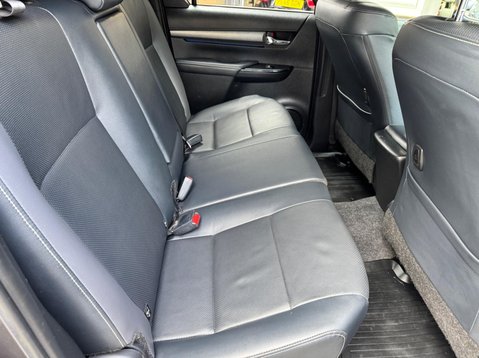 Toyota Hilux INVINCIBLE X 4WD D-4D DCB 39