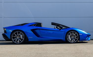 Lamborghini Aventador S LP 740-4 ROADSTER 3