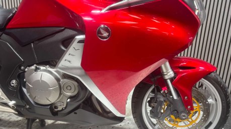 Honda VFR1200F VFR 1200 2014 ONLY 26K LUGGAGE NEW MOT WARRANTY TOURER 41