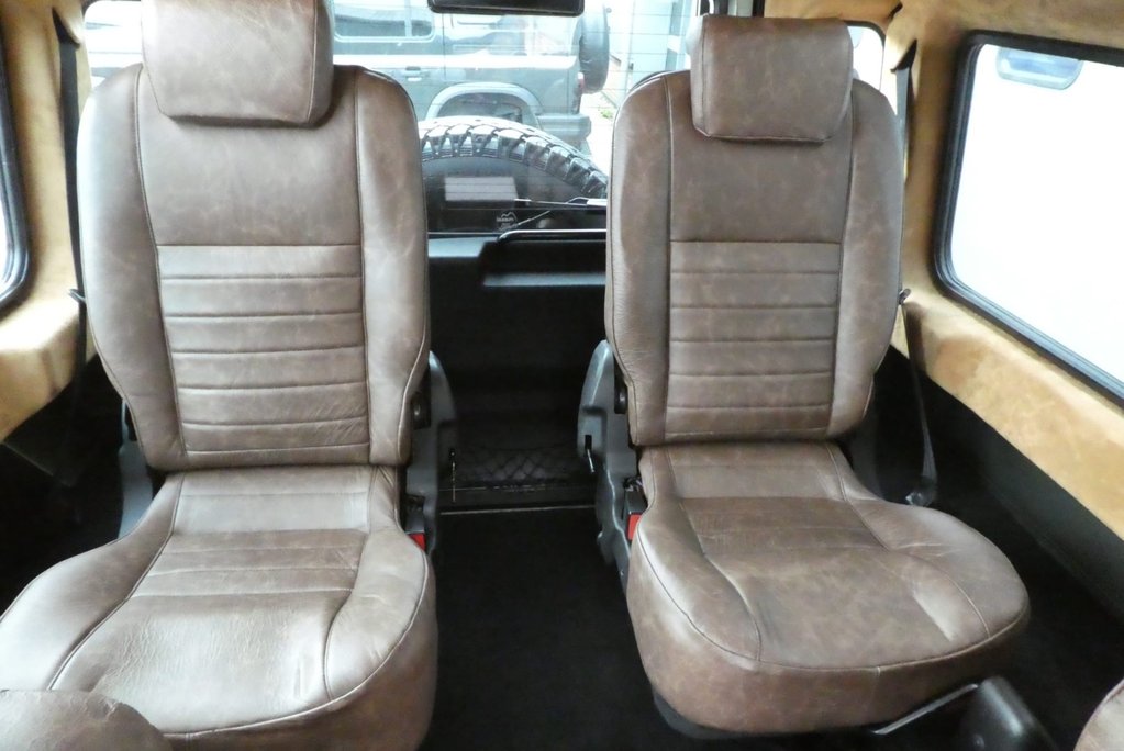 Land Rover Defender 90 HARDTOP HUGE SPEND 4 SEATER WITH SEEKER STYLING BESPOKE BUILD  14