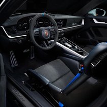 THE PORSCHE 911 DAKAR: A HOMAGE TO THE ORIGINAL 2